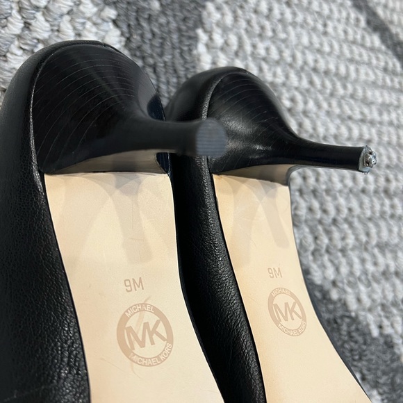 Michael Kors leather heel work shoes size 9 - Picture 3 of 7